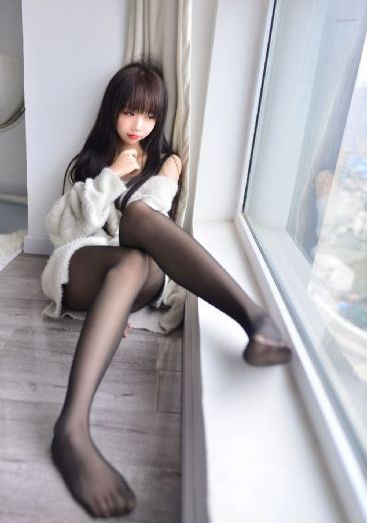 变成黑皮肤女孩和朋友在一起动画