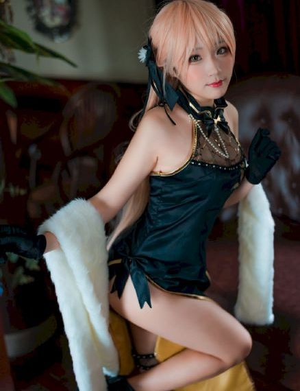 女搜查官紧身皮衣调教