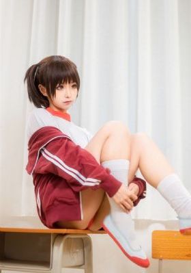 女子高中部的腰姿羽毛球策驰